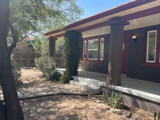 Primary Photo - Charming House Near University of Arizona!