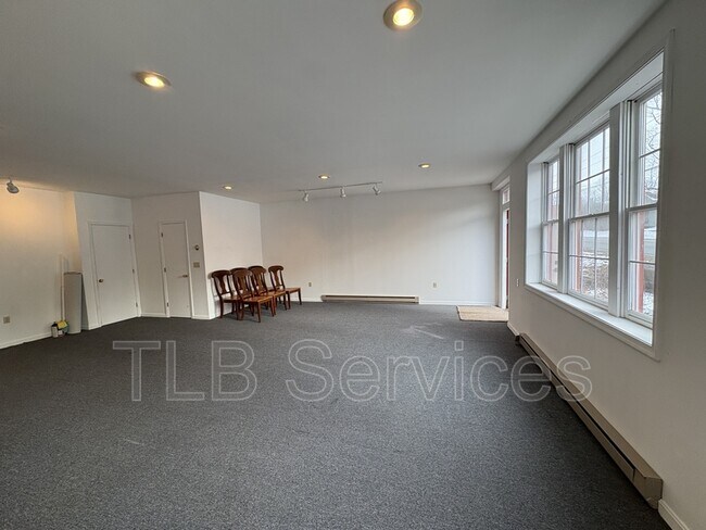 Building Photo - 15927 PA-407