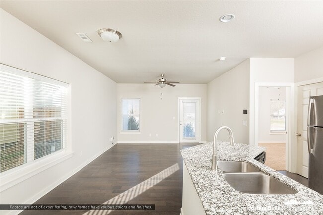 Building Photo - 1636 N Golf Club Dr