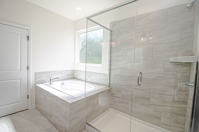 Building Photo - Great Wesley Chapel Location!