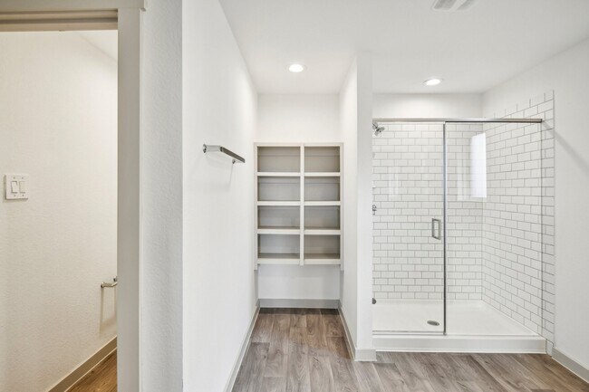 Building Photo - 8011 House bank Ln