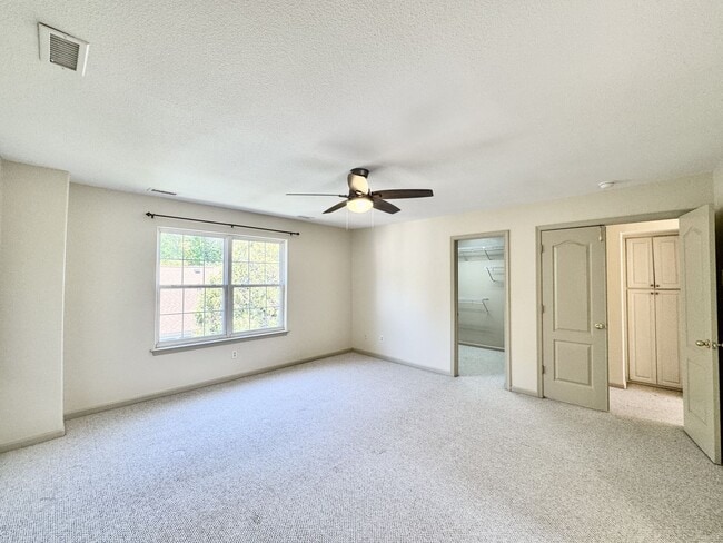 Building Photo - A Chesapeake Bay Townhome w/Garage, Available NOW! 2 Downstairs Bedrooms - Pet Friendly - 2 Balco...