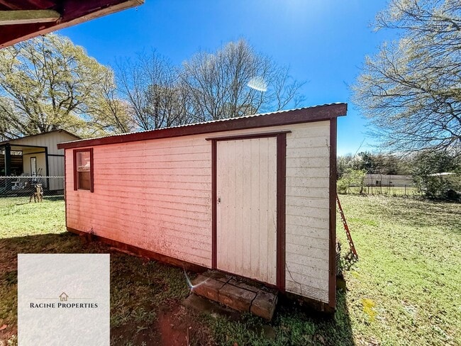 Building Photo - Modern Updates with a Fun, Retro Vibe!