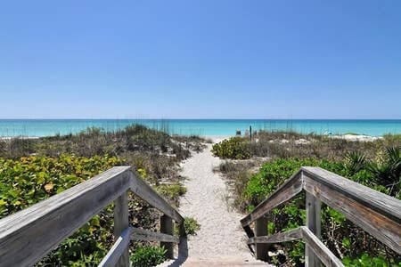 Building Photo - 3465 Gulf of Mexico Dr