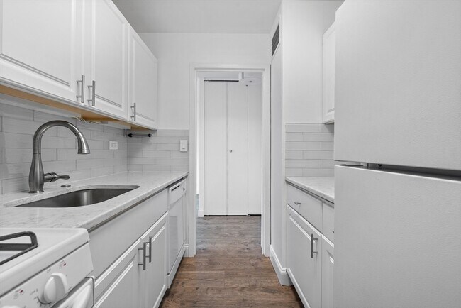 Building Photo - 151 Tremont St