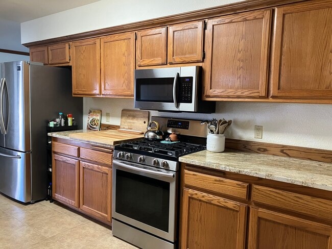 Kitchen - 308 Hawthorne Dr