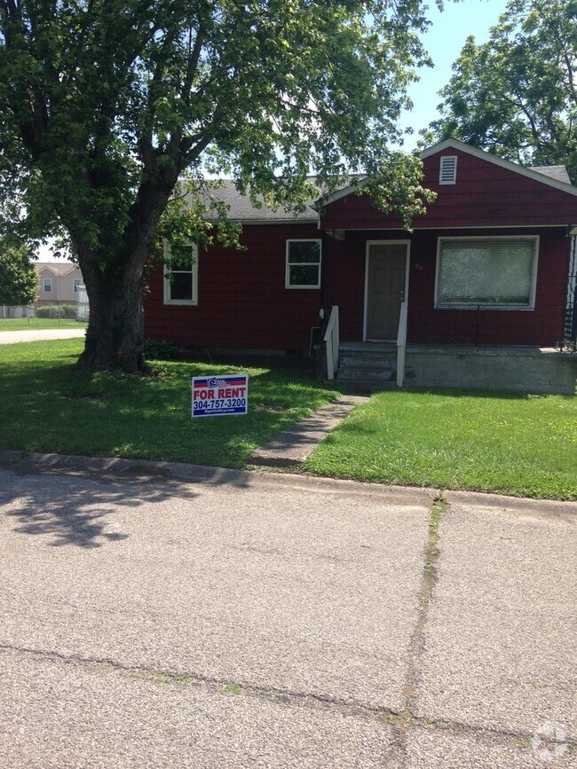 Building Photo - 2 Bedroom 1 Bath St. Albans Home with Fenc...