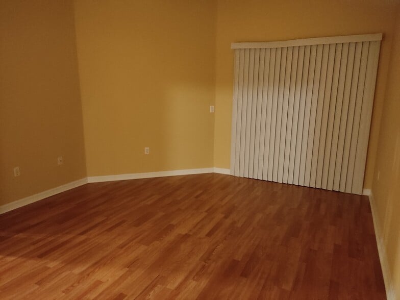 Building Photo - 17 Ziegler Pl