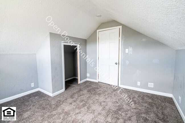 Building Photo - 1418 Sunshine Ave