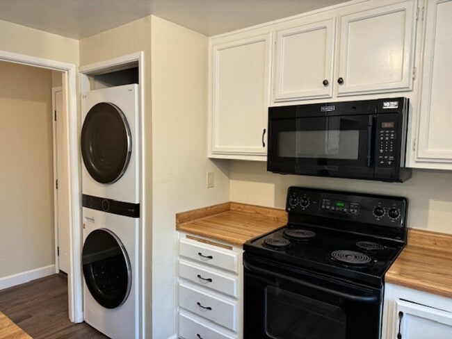 Building Photo - Wonderful lower level Condo with Laminate ...