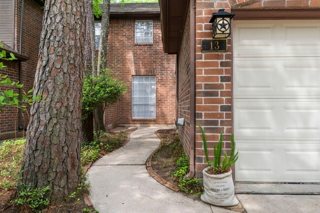 Building Photo - 13 E Willowood Ct