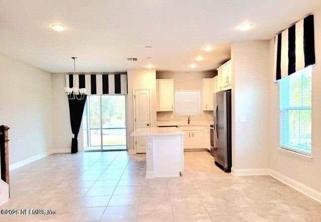 Building Photo - 13952 Sterely Ct N
