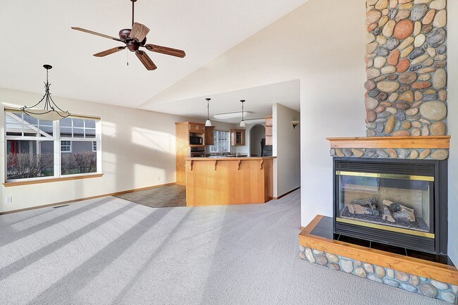 Building Photo - 2 Bed 2 Bath w/Large Office - Penn Cove Views - NAS Whidbey