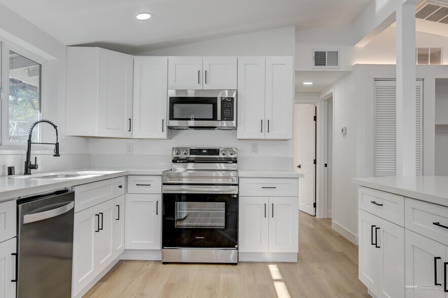 Building Photo - 5326 Evergreen Ave