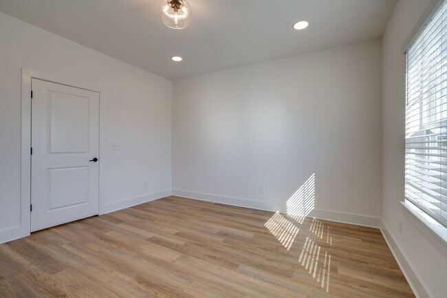 Building Photo - Madison new construction in gated community, pet friendly, 2 car garage