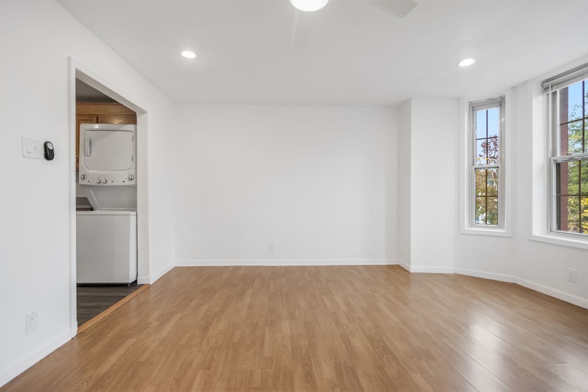 Building Photo - 814 11th St NE