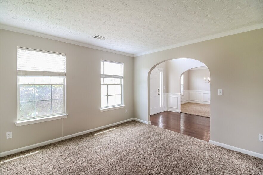 Building Photo - 604 Mohawk Cir