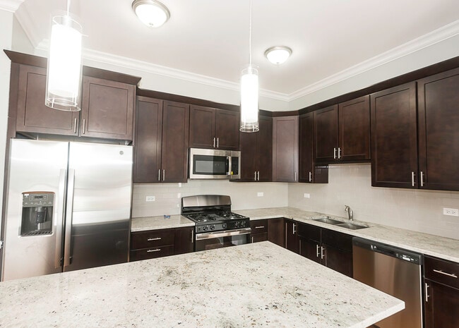 Building Photo - 520 N Western Ave