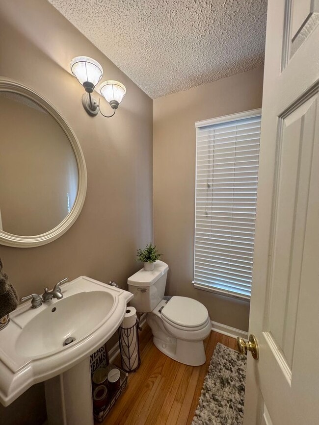Building Photo - Charming 3-Bed, 2.5-Bath Home in Sought-Af...