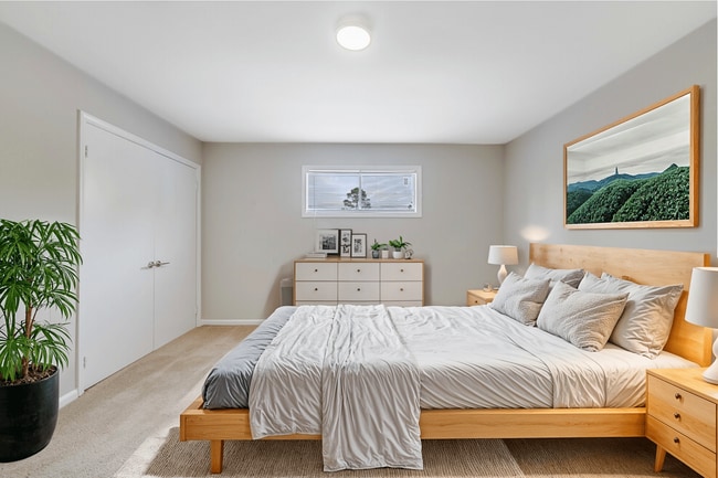 Building Photo - Cameron