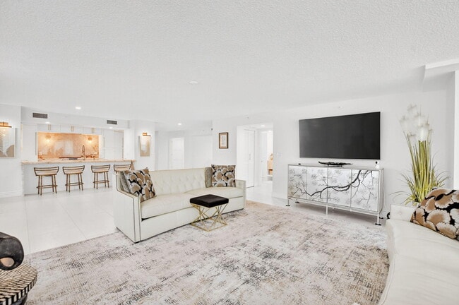 Building Photo - 7233 Promenade Dr