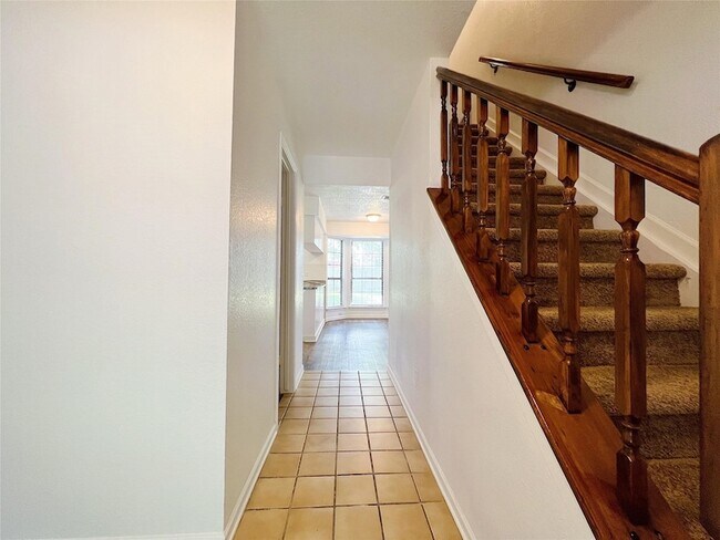 Building Photo - 616 Valley Spring Dr