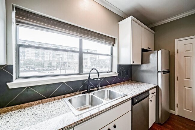 Building Photo - 17 Waugh Dr