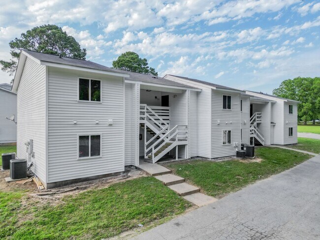Building Photo - 335 Railroad St