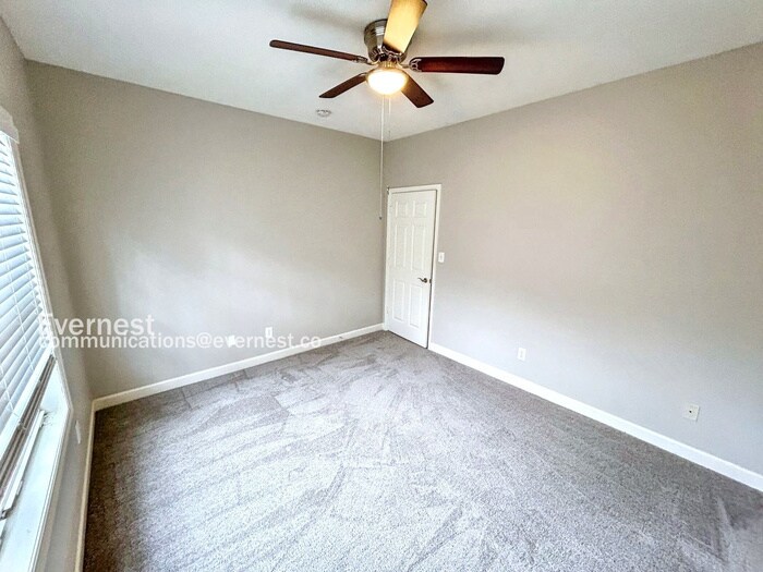 Building Photo - 203 Silver Tail Ln