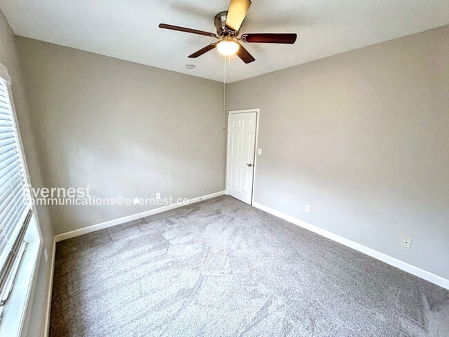 Building Photo - 203 Silver Tail Ln