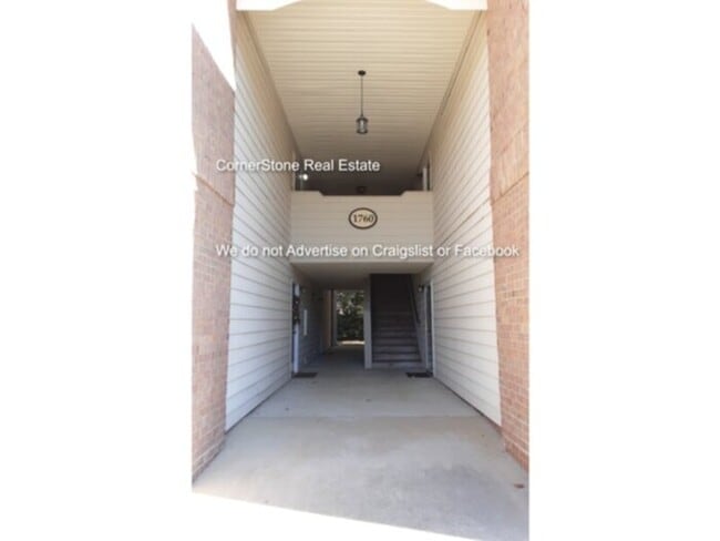 Building Photo - 1760 Renwick Dr