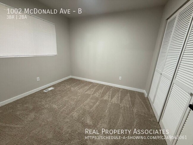 Building Photo - 1002 McDonald Ave