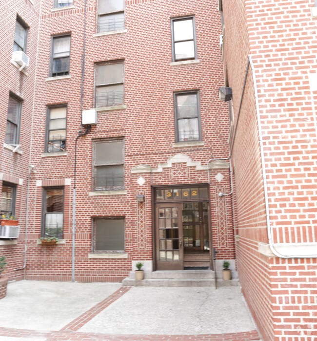 Building Photo - 3150-3166 Bainbridge