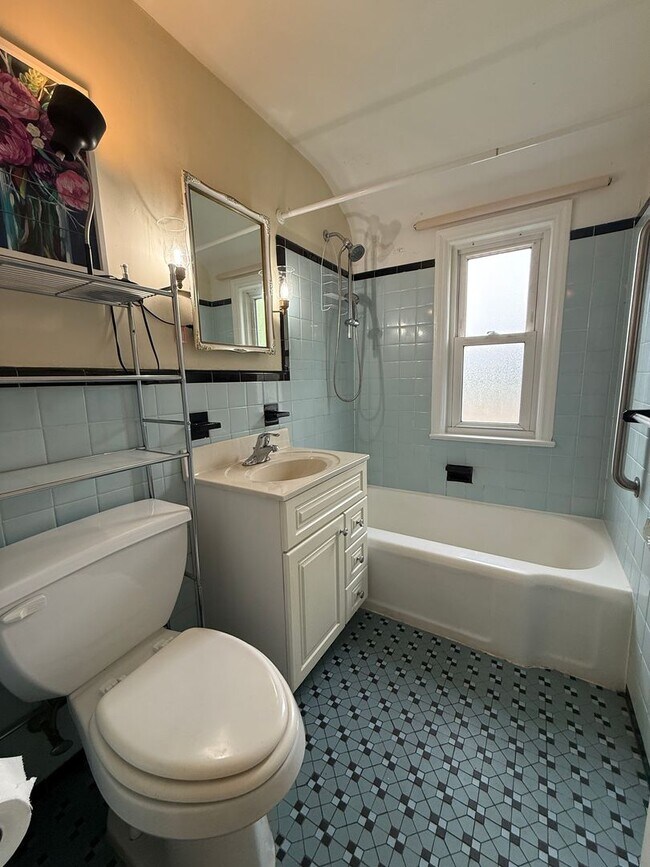 Building Photo - 1 bedroom | 1 bath - Oaklyn, NJ - Nice Quiet Neighborhood