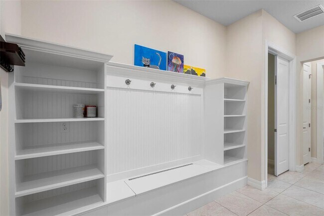 Building Photo - 8000 Leaf Grv Cir