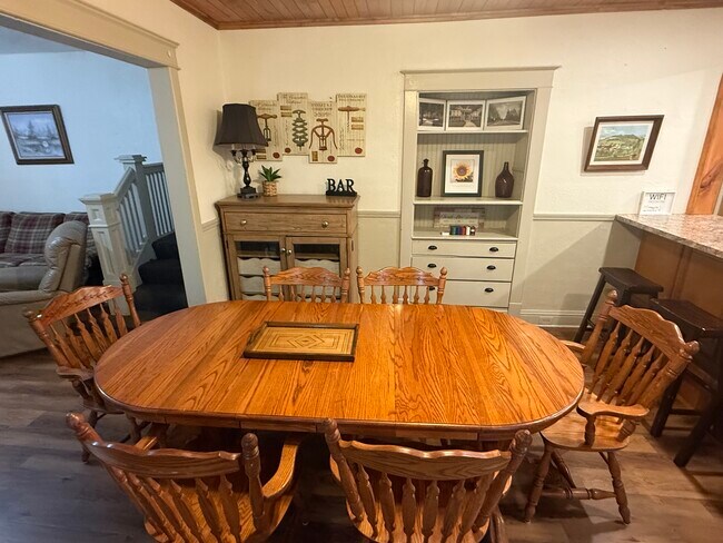 Building Photo - 33 Maple Ave