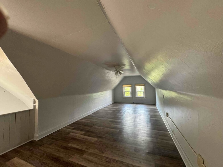 Building Photo - 420 Arabella St