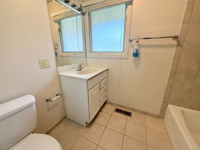 Building Photo - 105 Montoya Dr