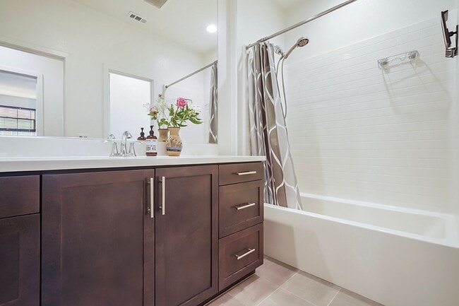 Building Photo - Beautiful TownHome in Pacific Ridge Rancho...