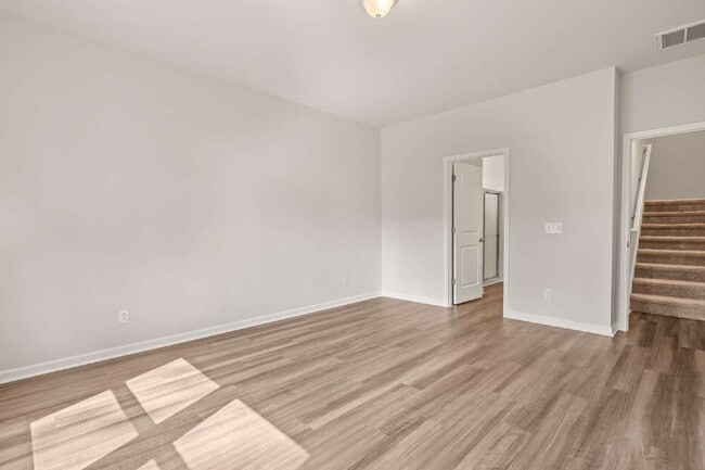 Building Photo - "Charming 3-Bed 2-Bath Residence in Telfai...
