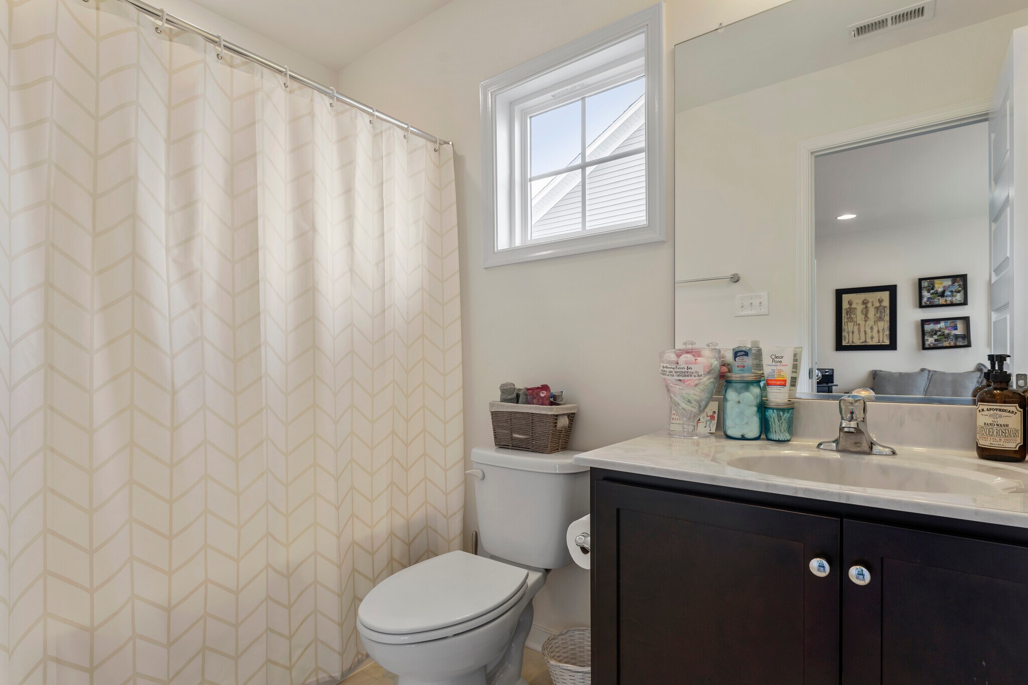 Bath inside bedroom 2 - 10410 Perennial Dr