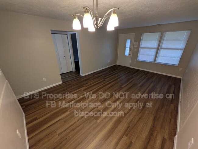Building Photo - 3426 W Dorchester Ridge