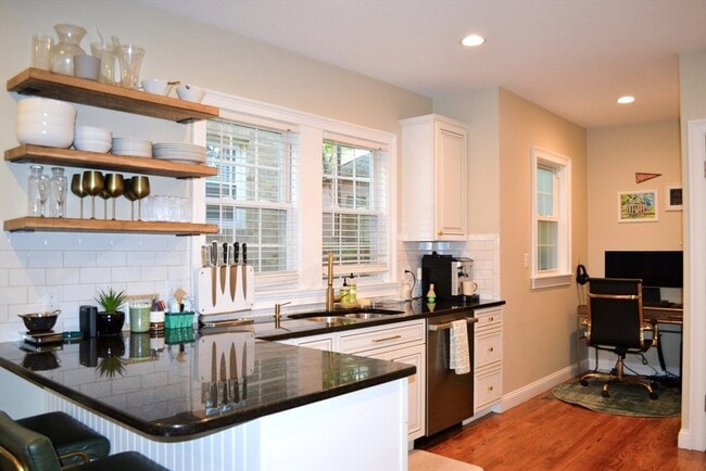 Building Photo - 42 Robinwood Ave