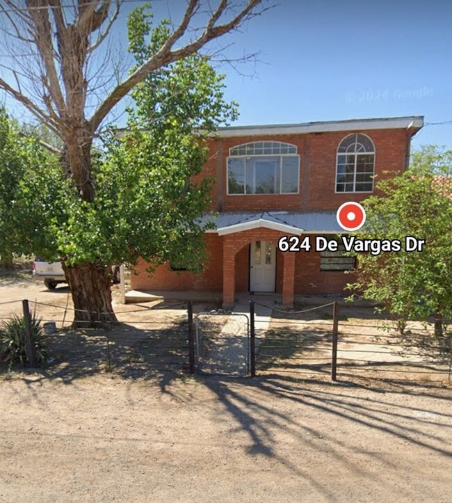 Building Photo - 624 De Vargas Dr