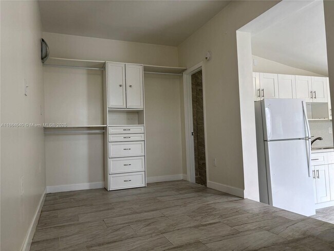 Building Photo - 7515 Dickens Ave