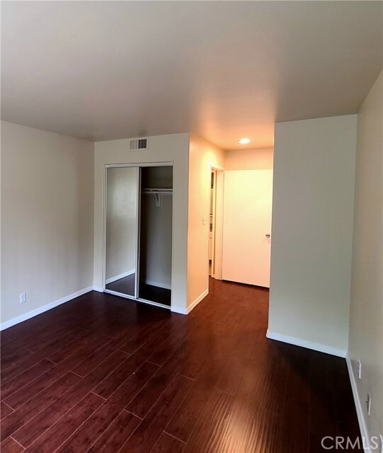 Building Photo - 5060 Kester Ave