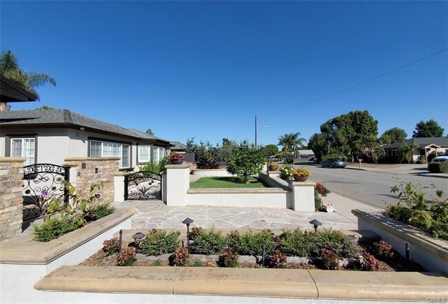 Building Photo - 2099 Continental Ave