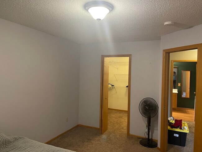 Building Photo - 1708 Pebble Ter