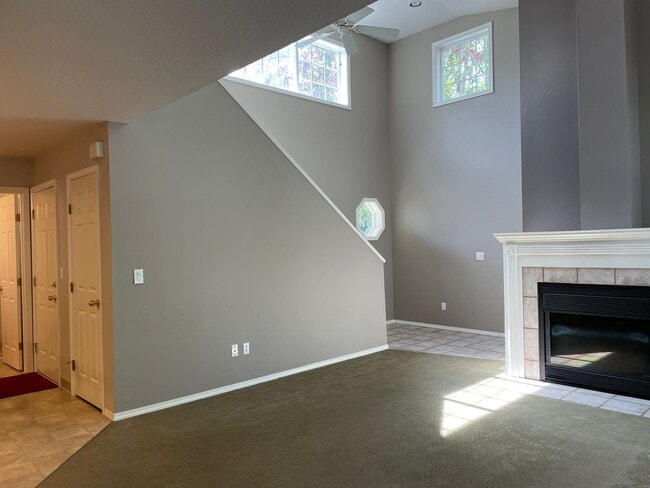 Building Photo - Beautiful and Well Maintained 2 Bed and 2....