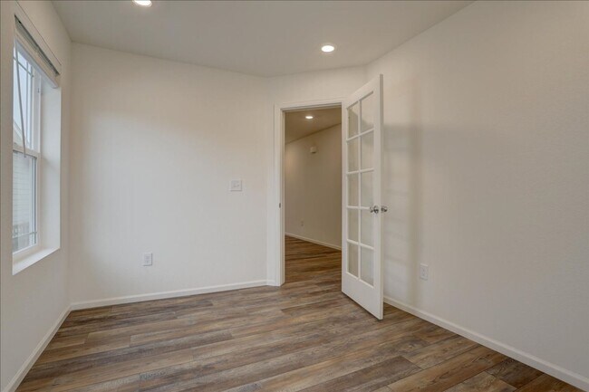 Building Photo - Available for move-in on 05/15/26- 3bed/2.5bath in Aurora!
